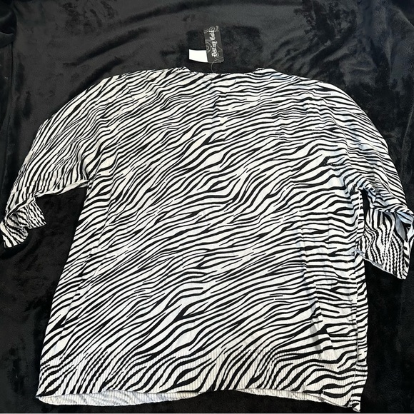 Deb Shops Plus Size‎ Zebra Print Button Front Top 3X NWT - Picture 6 of 6